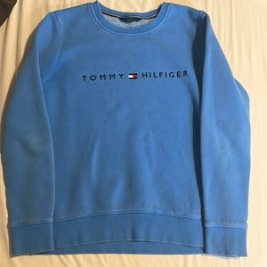 Tommy Hilfiger blue crew neck sweatshirt. Size xs. Soft material.